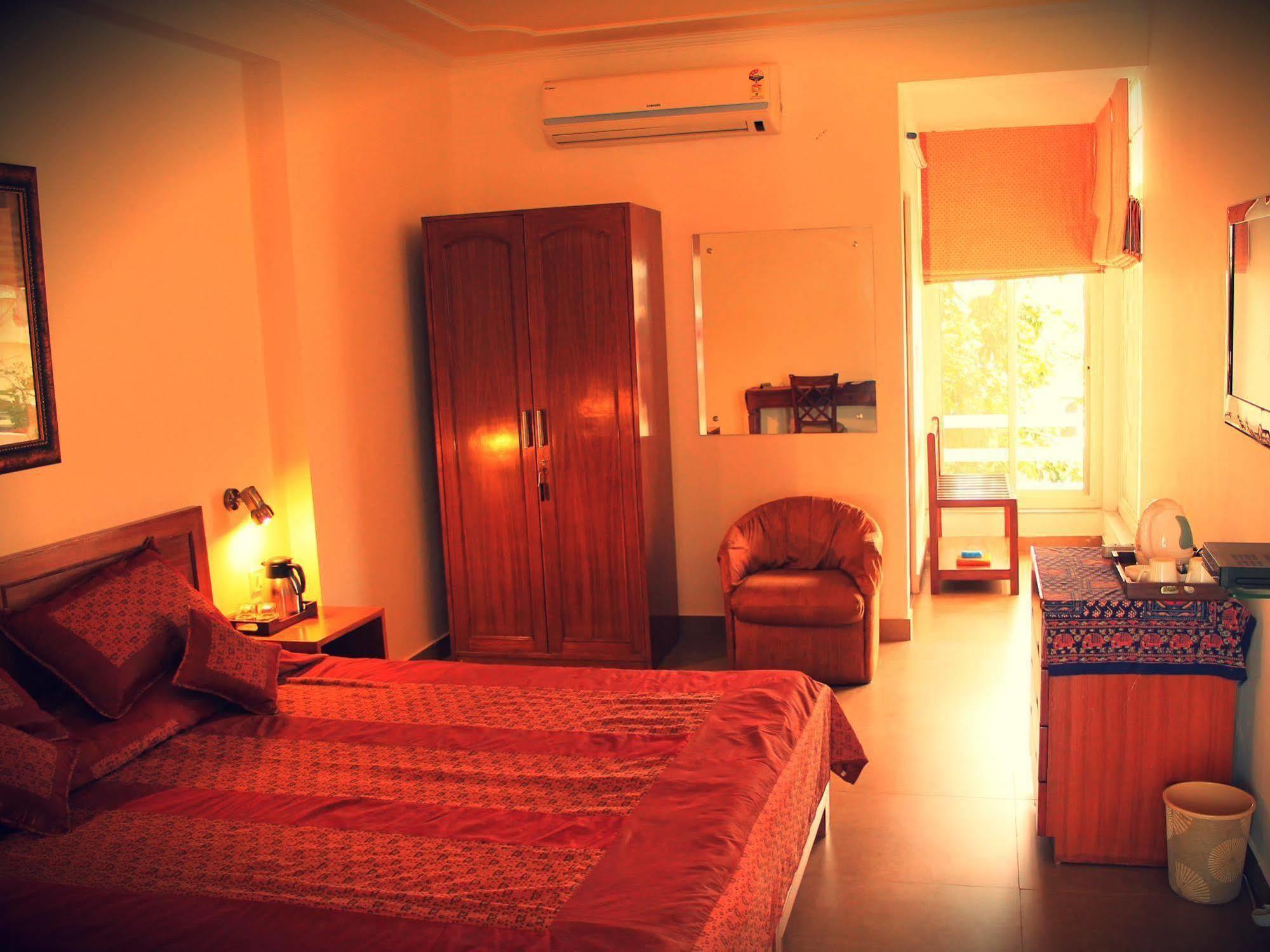 Giri Homestay By Vista Rooms Jaipur Ngoại thất bức ảnh