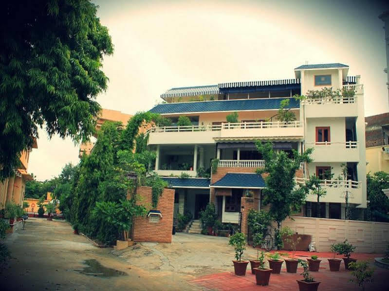 Giri Homestay By Vista Rooms Jaipur Ngoại thất bức ảnh