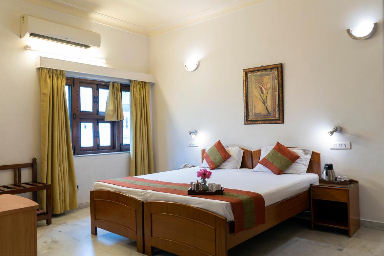 Giri Homestay By Vista Rooms Jaipur Ngoại thất bức ảnh