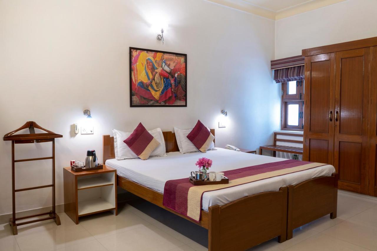 Giri Homestay By Vista Rooms Jaipur Ngoại thất bức ảnh